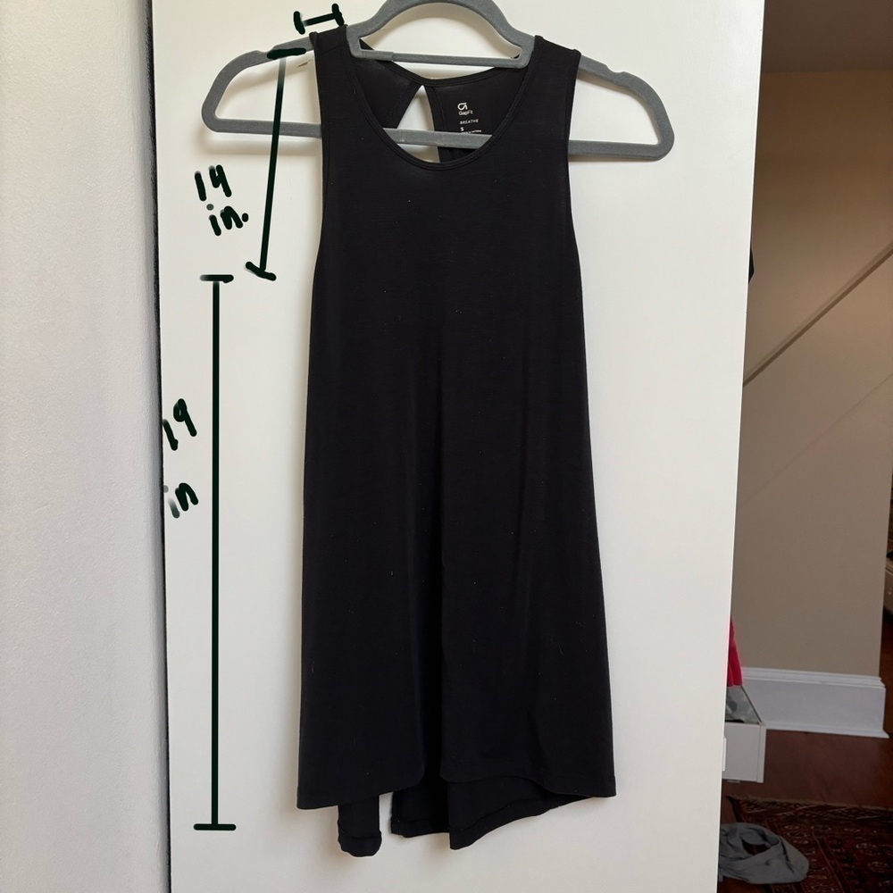GAP Black cutout twist tank - Picture 2 of 8